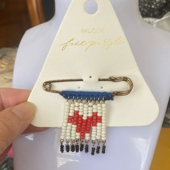Free People Gold-Tone Beaded Safety Pin Brooch with Red Heart - Picture 1 of 1